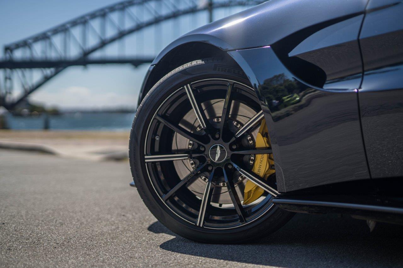 2018 Aston Martin Vantage Coupe Image 6
