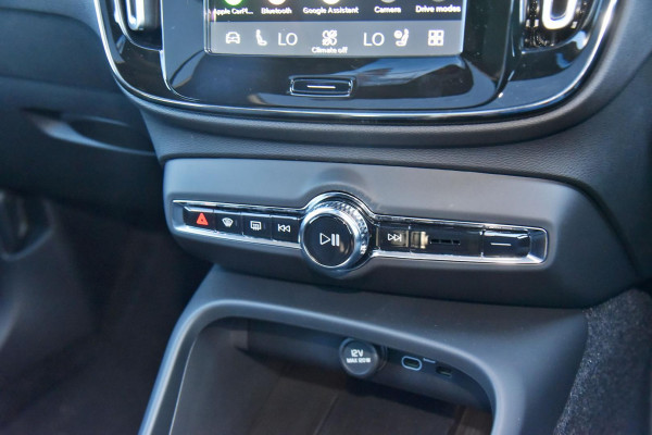 2026 Volvo XC40 XZ Ultra B4 Dark SUV Image 12