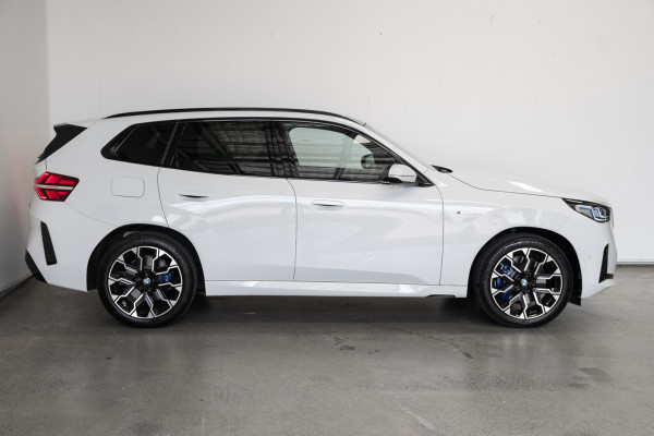 2025 BMW X3 G45 40d xDrive SUV image 3