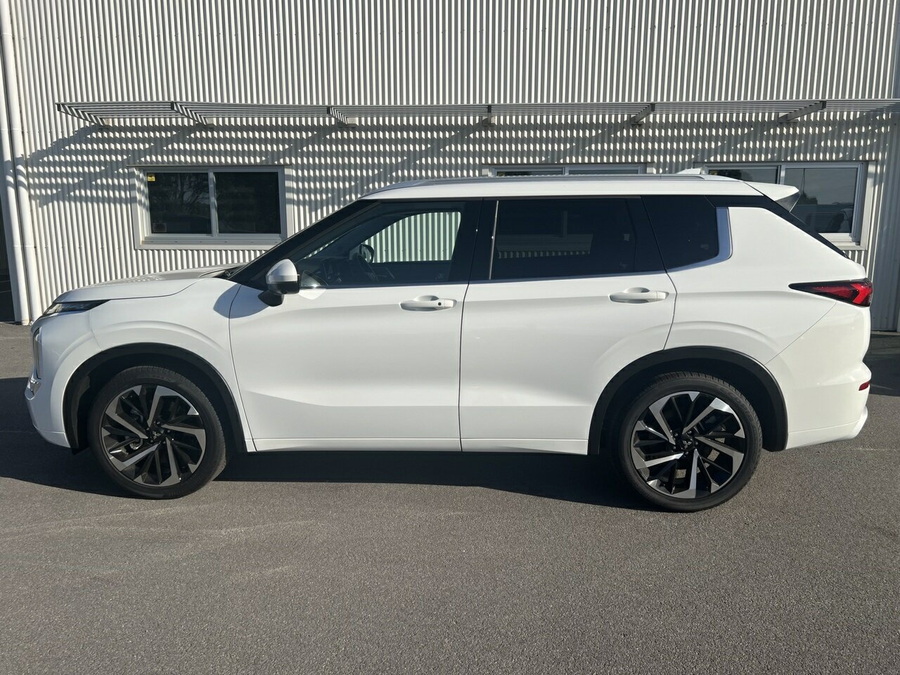 2024 Mitsubishi Outlander ZM Exceed SUV Image 9