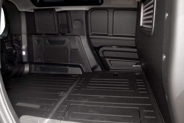 2024 Land Rover Defender L663 110 Hard Top S SUV image 8