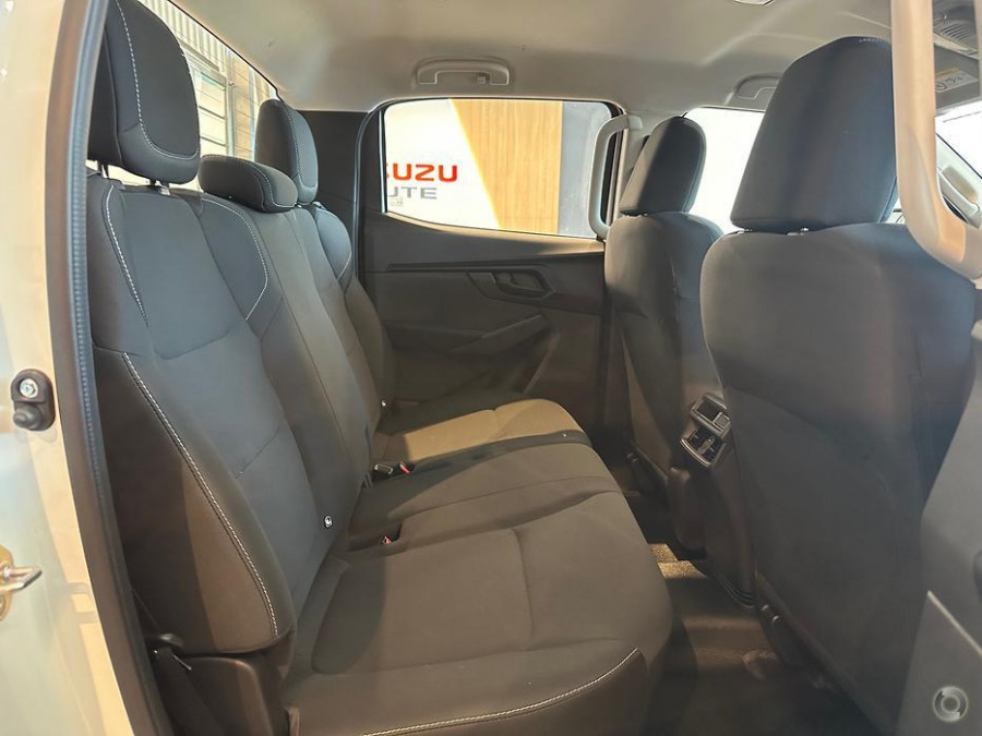 2026 MY25.5 Isuzu D-MAX RG SX High Ride Cab Chassis Image 16