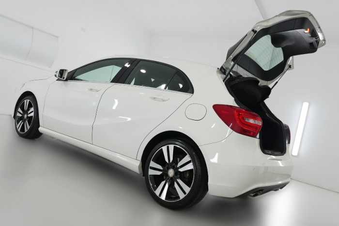 2014 Mercedes-Benz A Class W176 A200 Hatchback Image 22