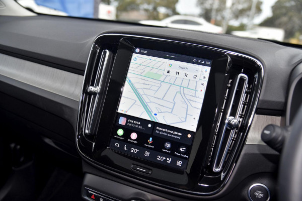 2025 Volvo XC40 XZ Ultra B4 Bright SUV Image 17