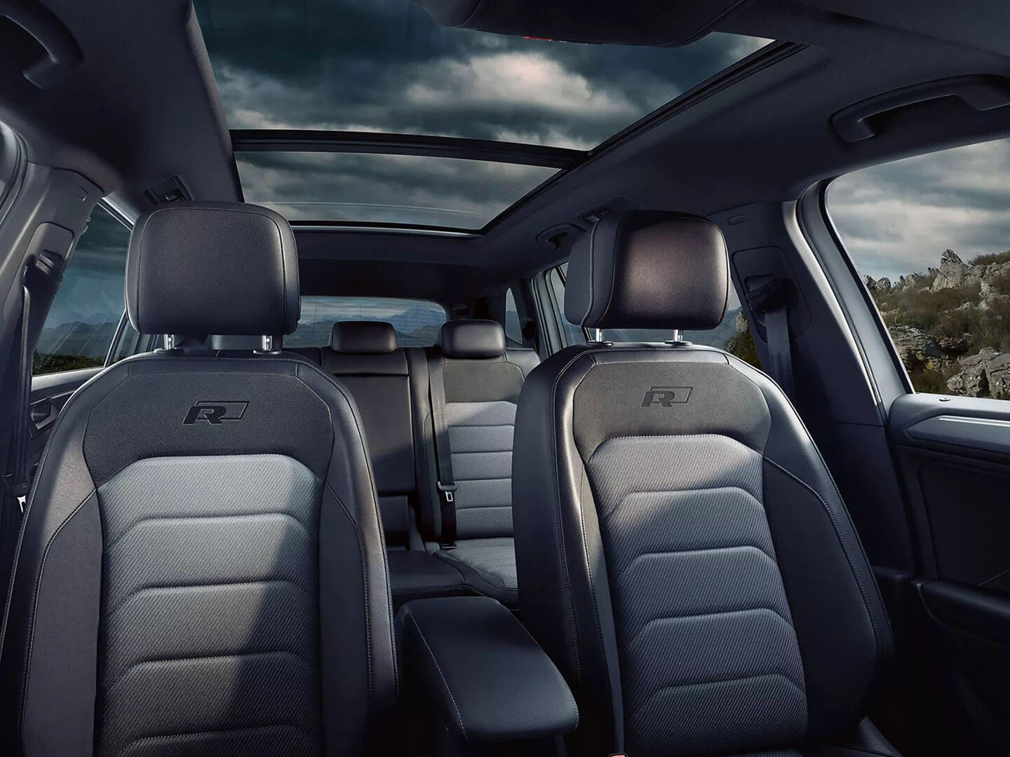 Let the light in Panoramic tilt/slide sunroof Image