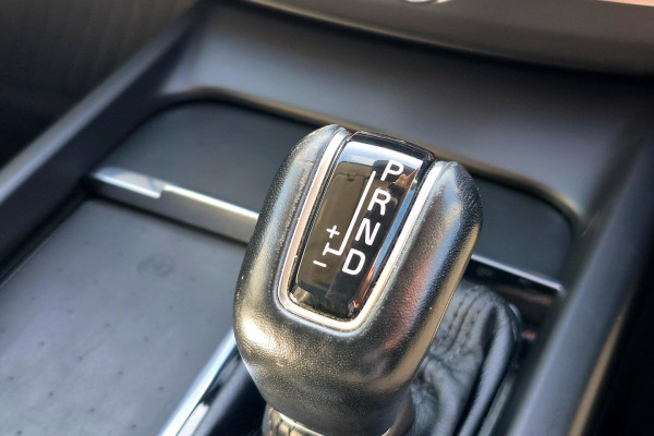 2020 MY21 Volvo XC60 UZ D4 Momentum SUV Image 16