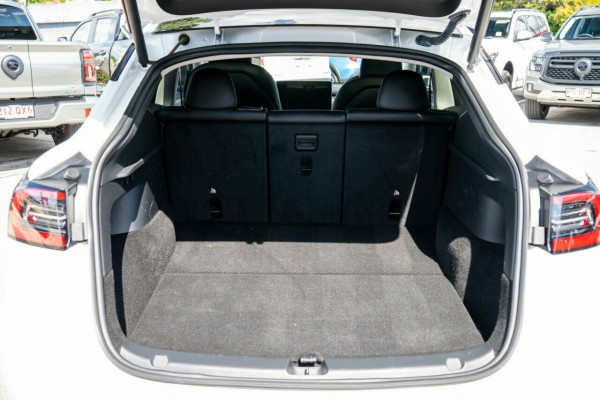 2023 Tesla Model Y  Long Range Wagon Image 8