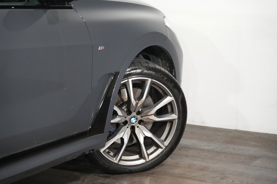 2021 BMW X7 M50i SUV Image 11