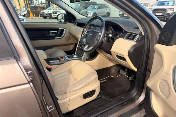 2015 Land Rover Discovery Sport L550 TD4 HSE SUV Image 18