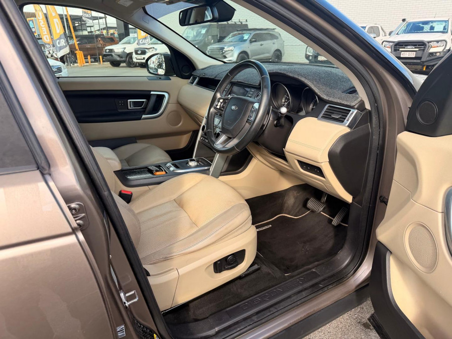 2015 Land Rover Discovery Sport L550 TD4 HSE SUV Image 18