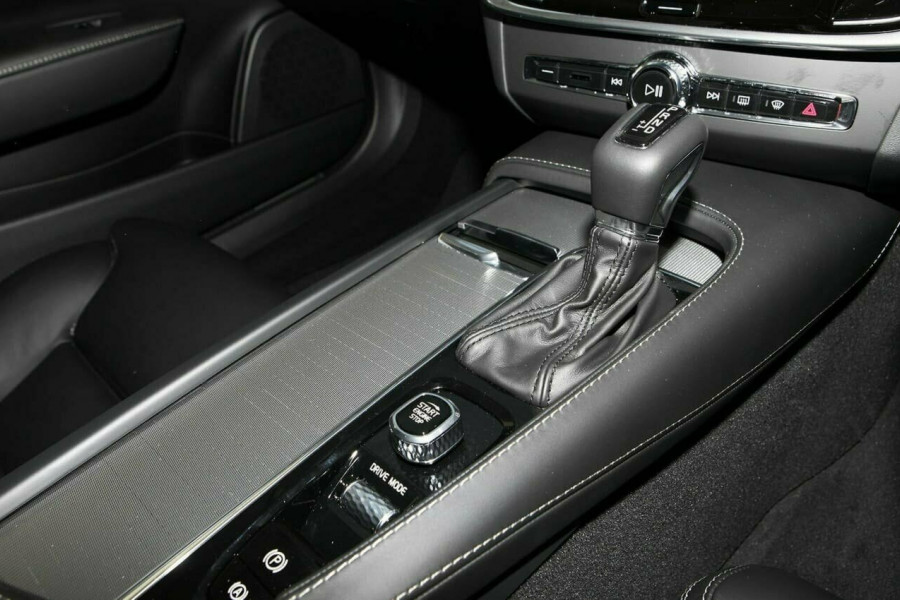 2019 Volvo V90 Cross Country D5 Wagon Image 12