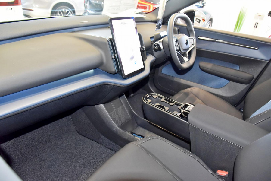 2025 Volvo EX30  Twin Motor Performance Ultra SUV Image 17
