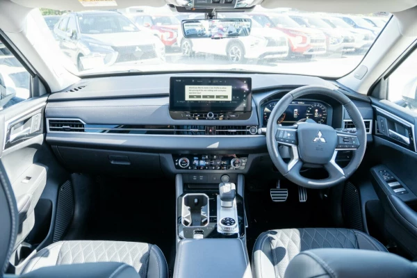 2025 Mitsubishi Outlander ZM Exceed SUV Image 18
