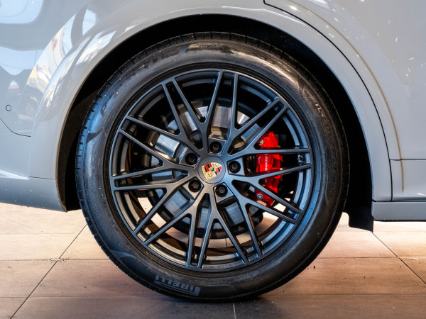 2024 Porsche Cayenne GTS SUV image 31