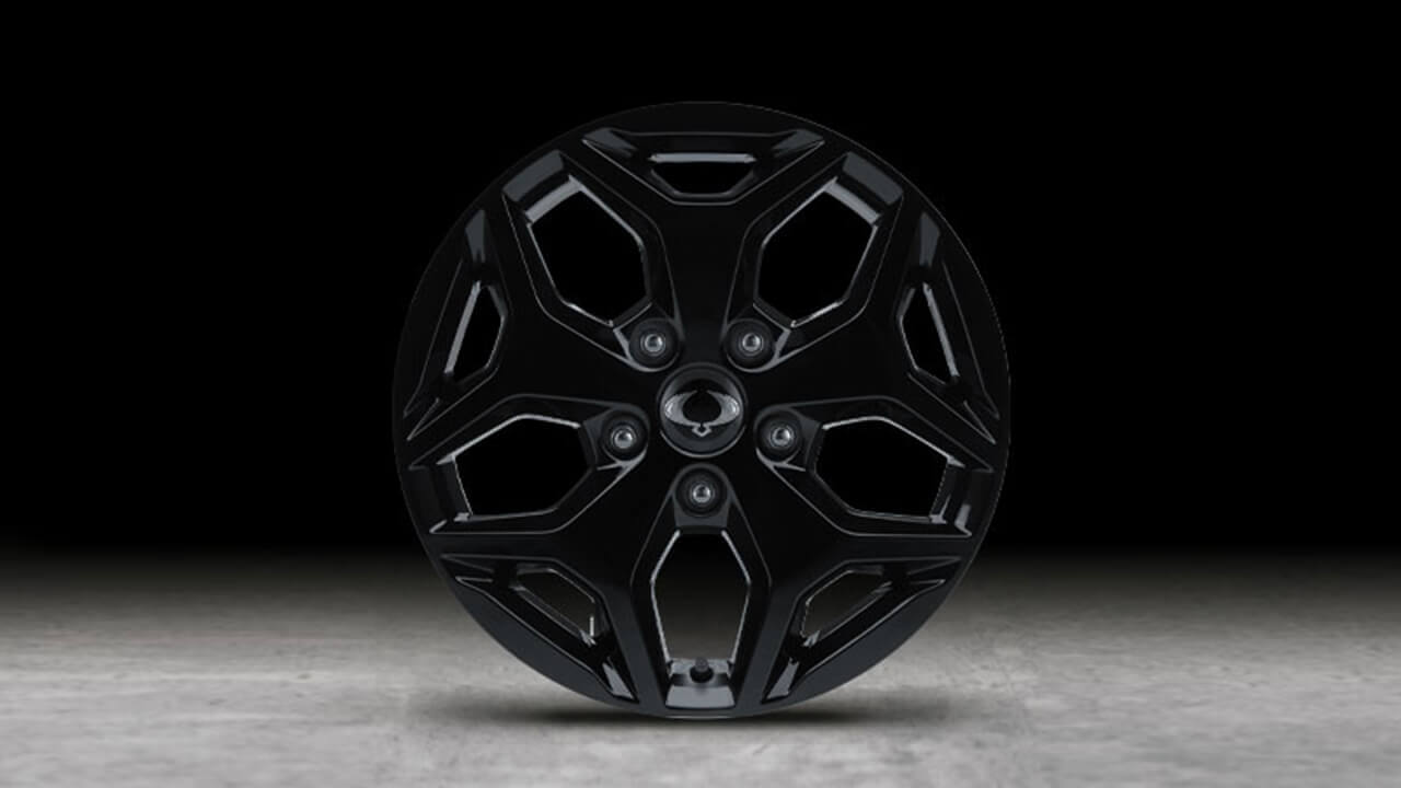18-inch alloy wheels Image
