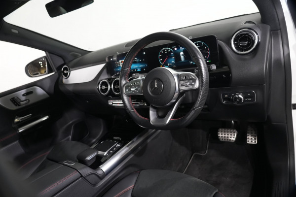 2021 Mercedes-Benz B180 Hatch image 11