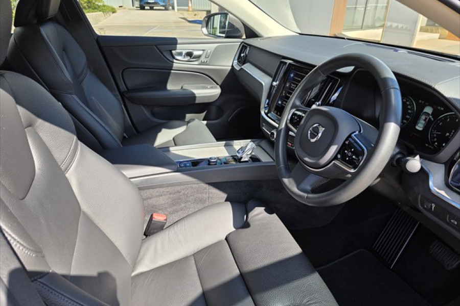 2022 Volvo S60  B5 Inscription Sedan Image 6