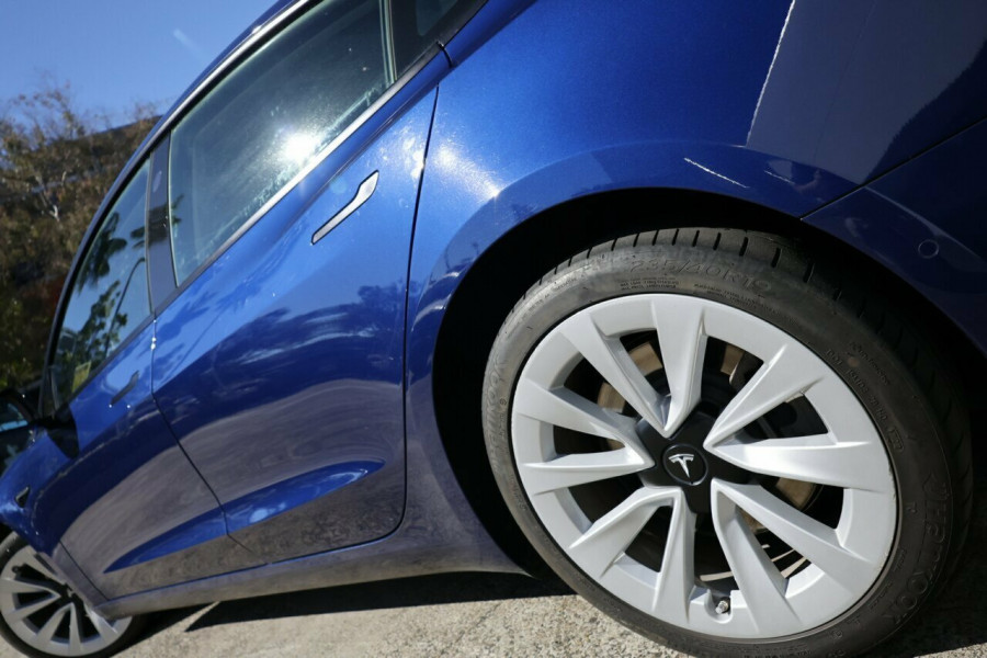 2022 Tesla Model 3  Long Range Sedan Image 4