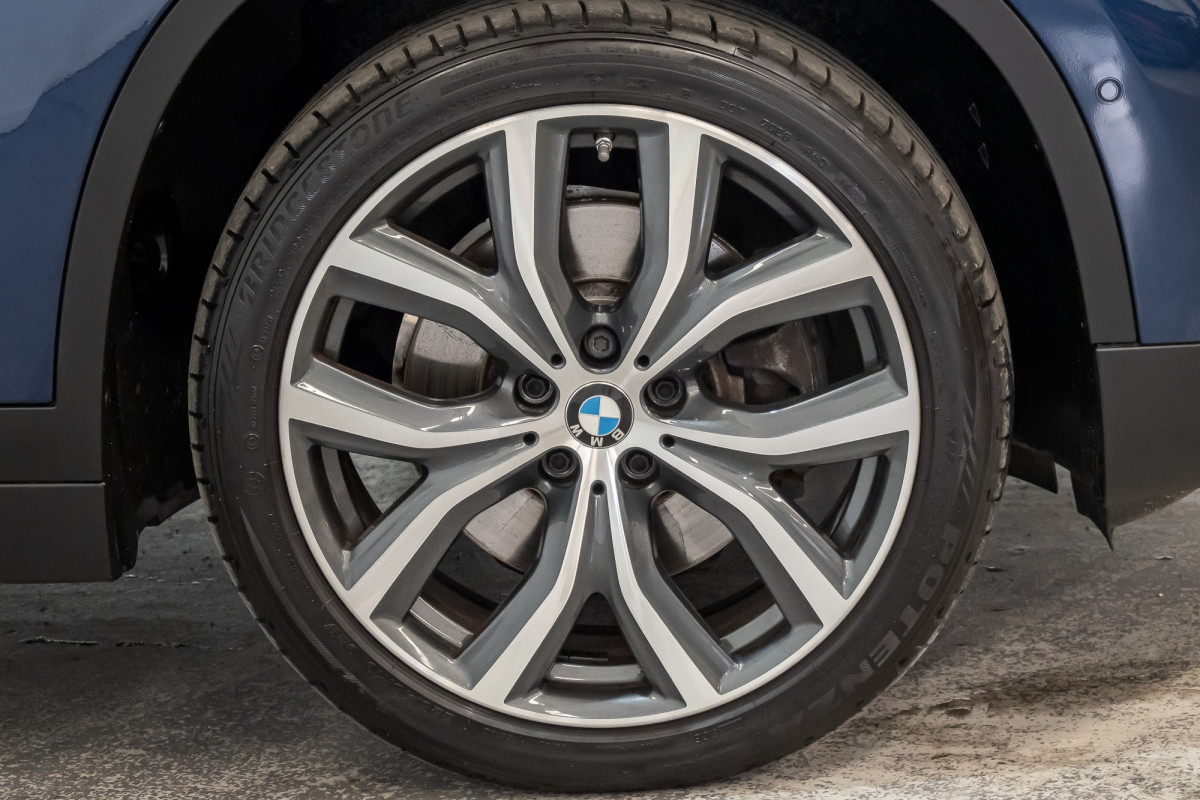 2016 BMW X1 Xdrive 25i SUV Image 5