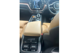 2021 MY22 Volvo XC60 UZ B5 Inscription SUV