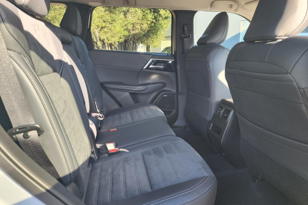 2025 Mitsubishi Outlander ZM LS SUV Image 12