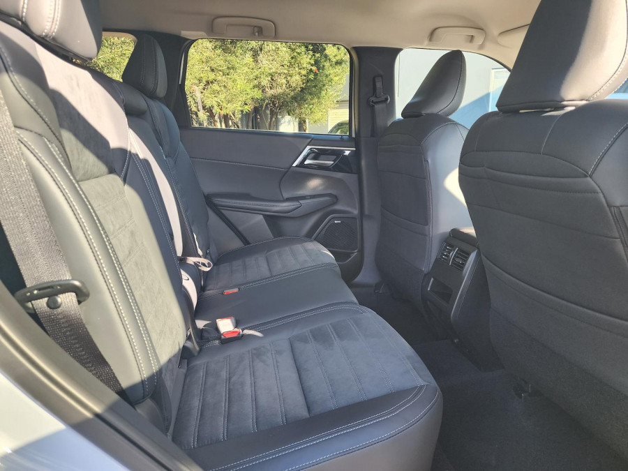 2025 Mitsubishi Outlander ZM LS SUV Image 12