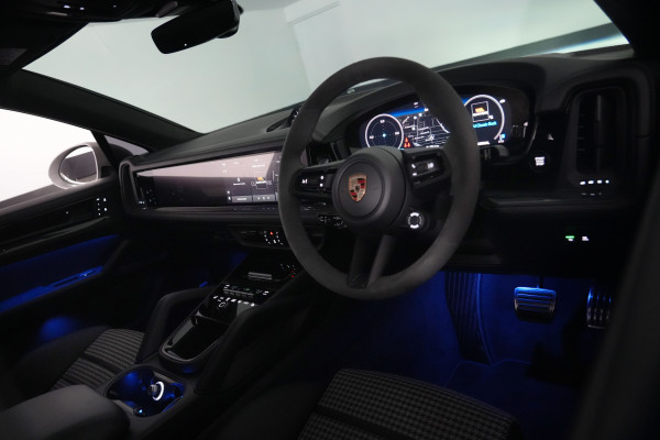 2024 Porsche Cayenne GTS Coupe Image 28