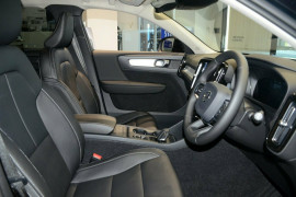 2018 MY19 Volvo XC40 T4 Momentum Suv