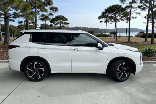 2021 MY22 Mitsubishi Outlander ZM Exceed SUV Image 8