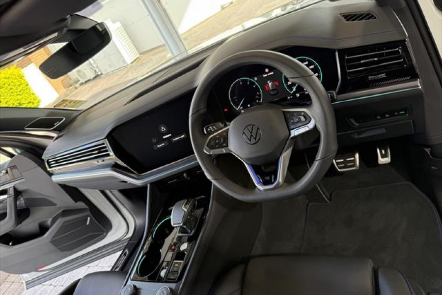 2024 MY25 Volkswagen Touareg RC R SUV Image 17