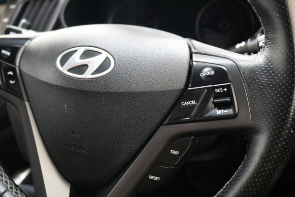 2016 Hyundai Veloster Coupe Image 5