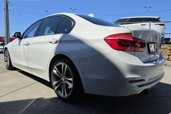 2016 BMW 3 Series F30 LCI 320i Sport Line Sedan Image 11