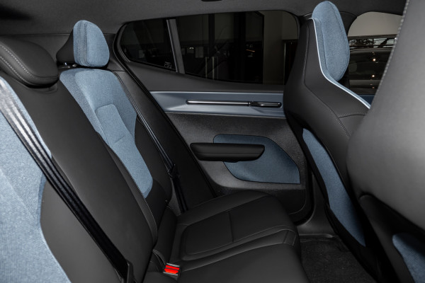 2025 Volvo EX30  Single Motor Extended Range Ultra SUV Image 18