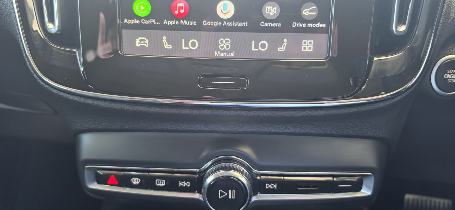 2023 Volvo XC40 XZ Ultimate B5 Dark SUV Image 18