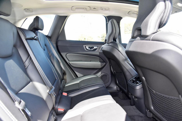 2023 Volvo XC60  Ultimate B6 Dark SUV Image 6