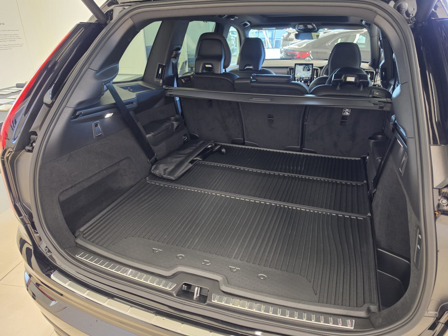 2026 Volvo XC90 L Series  Black Edition SUV Image 18