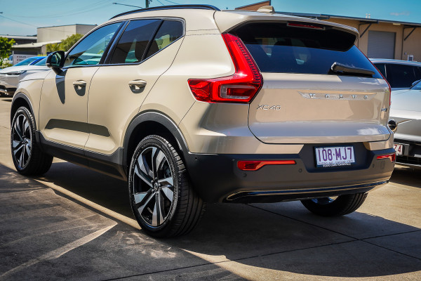2024 MY25 Volvo XC40 XZ Ultra B4 Dark SUV Image 6