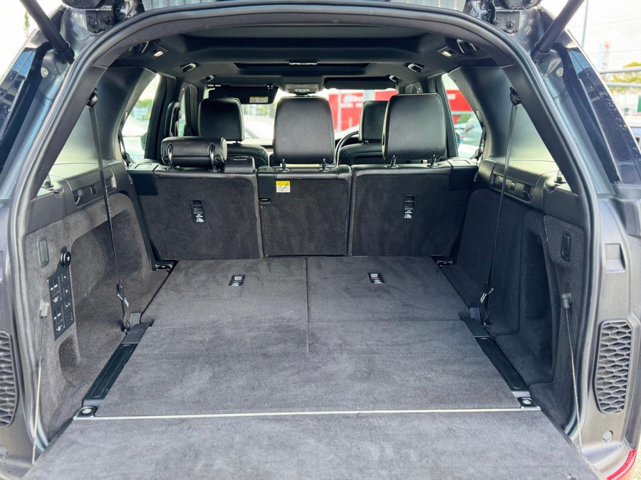2018 Land Rover Discovery Series 5 HSE Luxury SUV Image 17