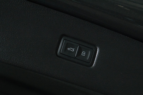 2026 MY25 Audi Q7 4M TFSI 250kW S line SUV image 17