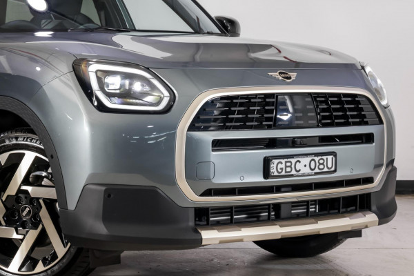 2025 MINI Countryman U25 C Favoured SUV image 2