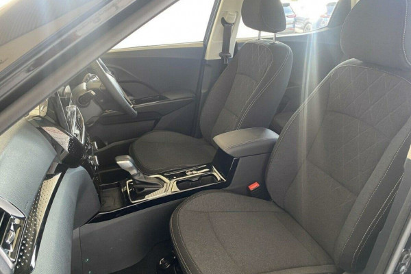 2025 Mahindra XUV3X0  AX5L SUV Image 18