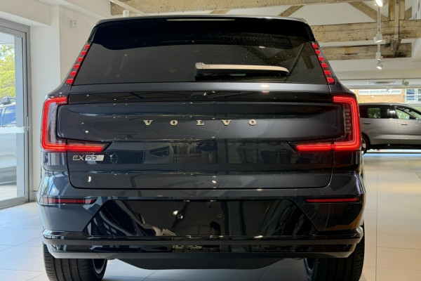 2026 Volvo EX90  Ultra Twin Motor Performance SUV Image 4