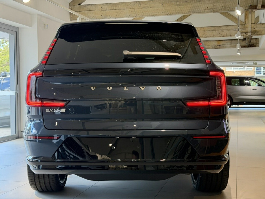 2026 Volvo EX90  Ultra Twin Motor Performance SUV Image 4