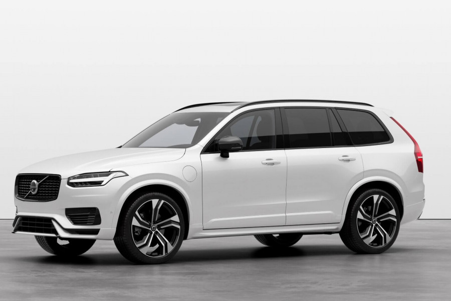 Volvo XC90 остался в строю: второй рестайлинг