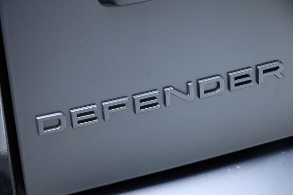 2026 Land Rover Defender L663 110 P425 X-Dynamic SE SUV image 19