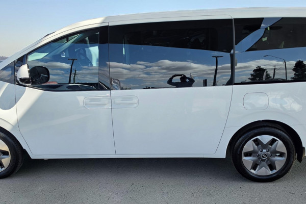 2025 Hyundai Staria US4.V3 SUV Image 4