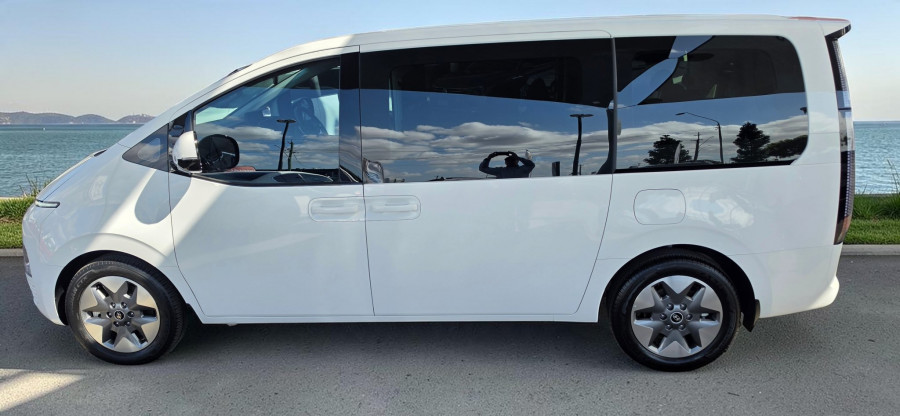 2025 Hyundai Staria US4.V3 SUV Image 4
