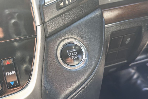 2019 Toyota LandCruiser VDJ200R VX SUV Image 21