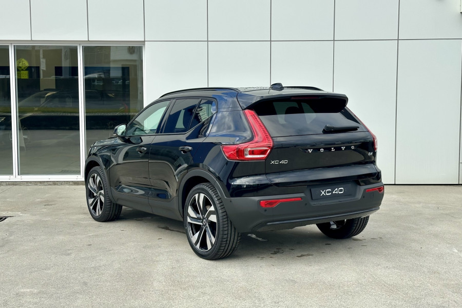 2025 Volvo XC40 XZ Ultra B4 Dark SUV Image 8