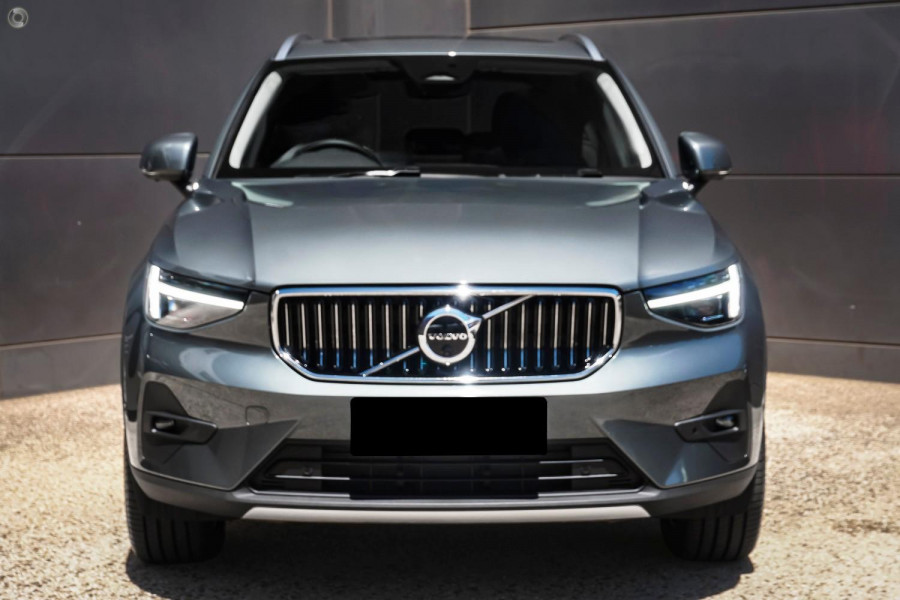 2025 MY26 Volvo XC40 XZ Ultra B4 Bright SUV Image 2